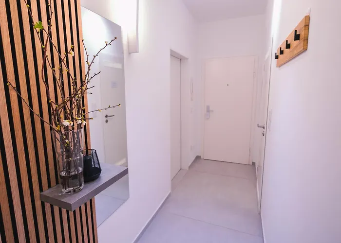 Tanic Deluxe Garden Industrial Fair Apartment Düsseldorf