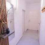 Tanic Deluxe Garden Industrial Fair Apartment Dusseldorf