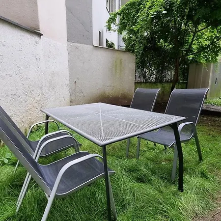Tanic Deluxe Garden Industrial Fair Daire Düsseldorf