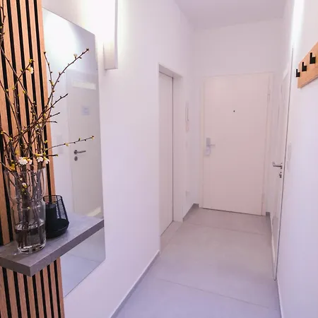 Tanic Deluxe Garden Industrial Fair Apartment Dusseldorf